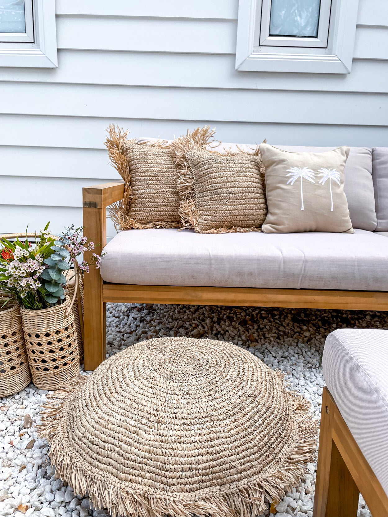 Raffia round cushion