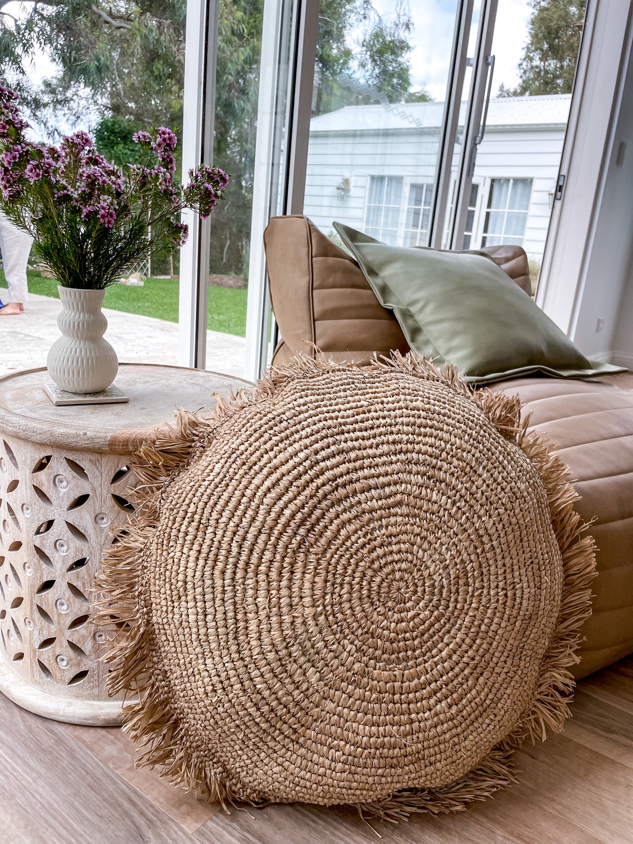 Raffia round cushion