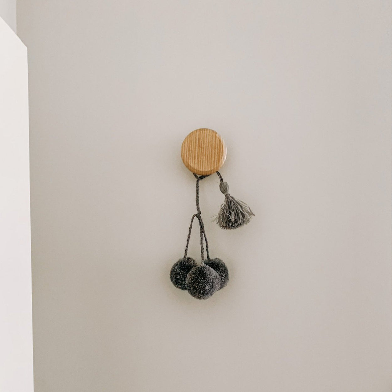 Raffia Pom-Poms