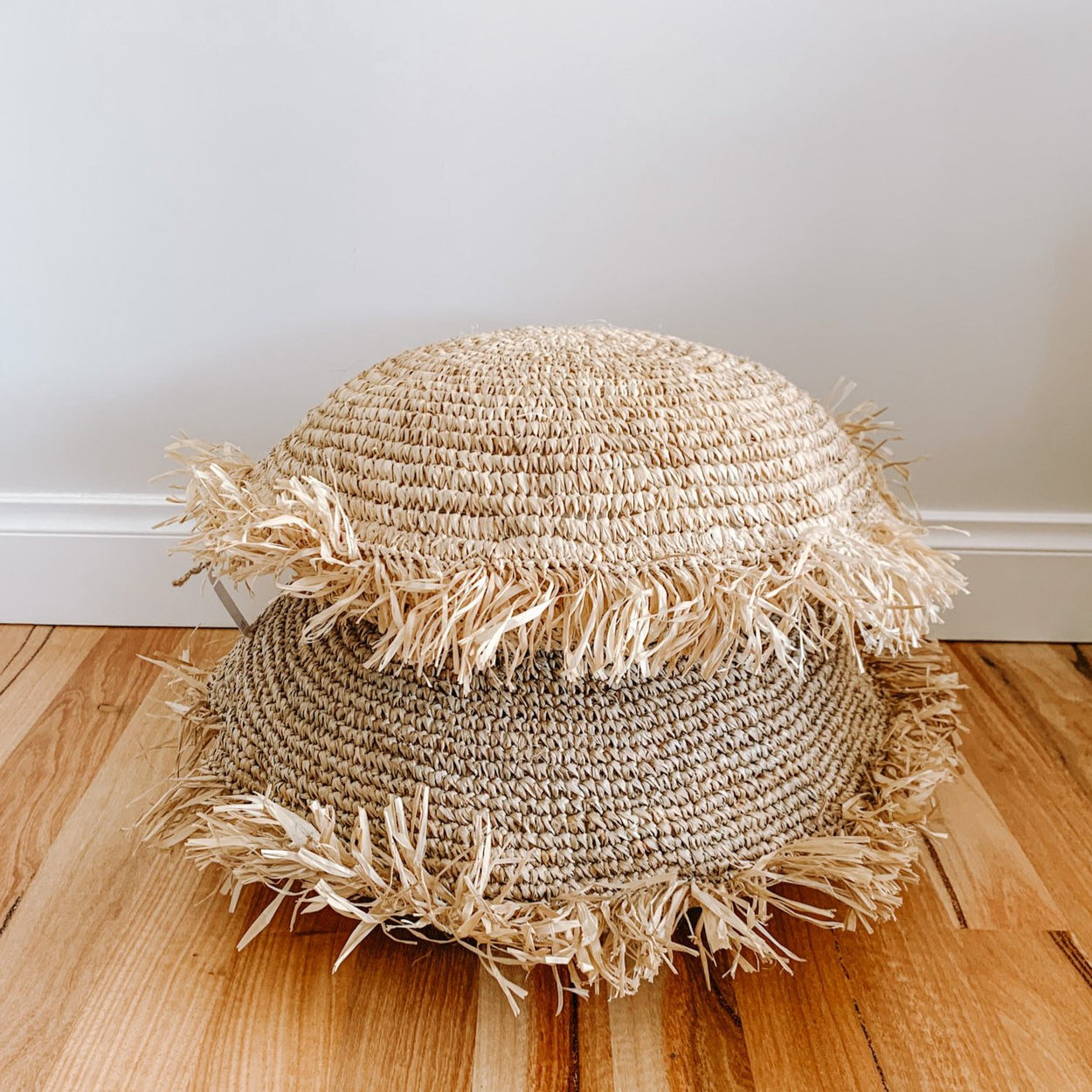 Raffia round cushion