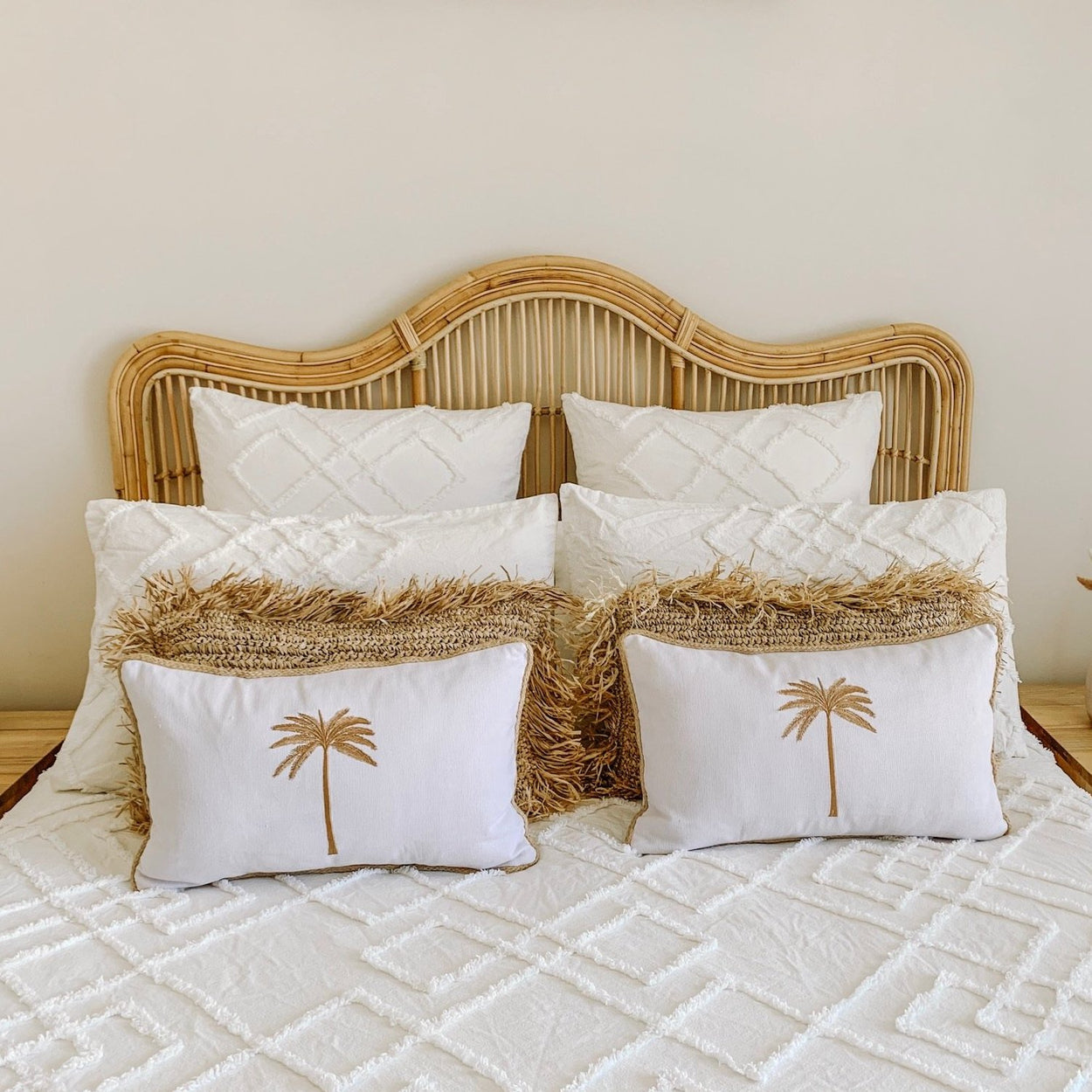 Single Palm Cushion with Border