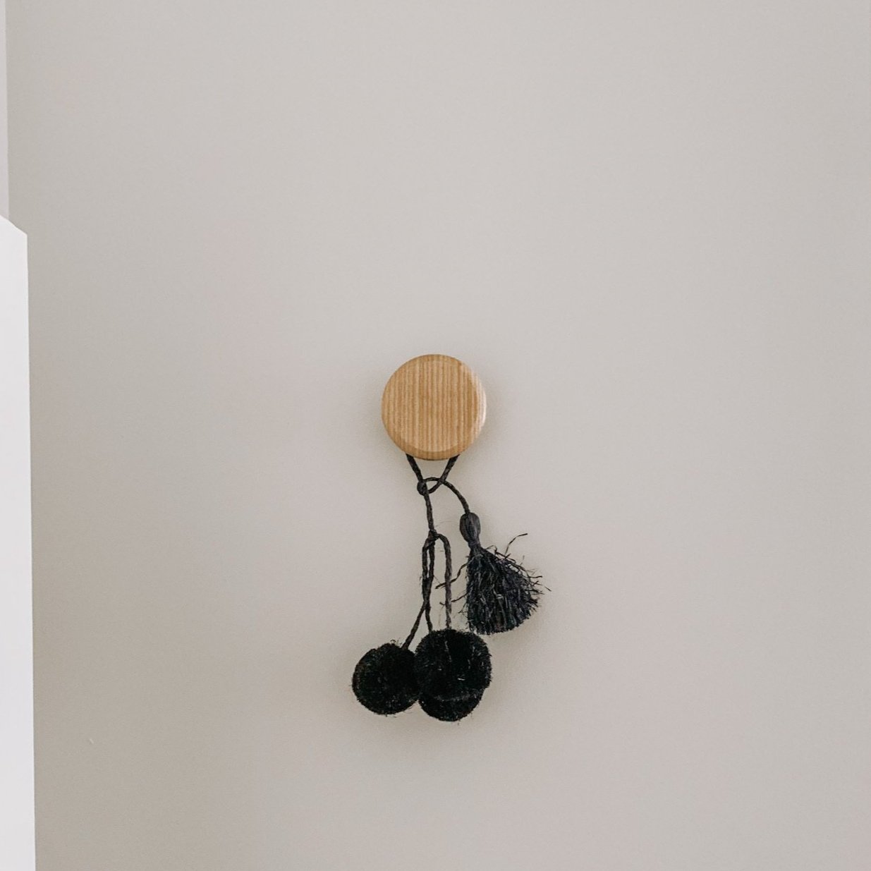 Raffia Pom-Poms