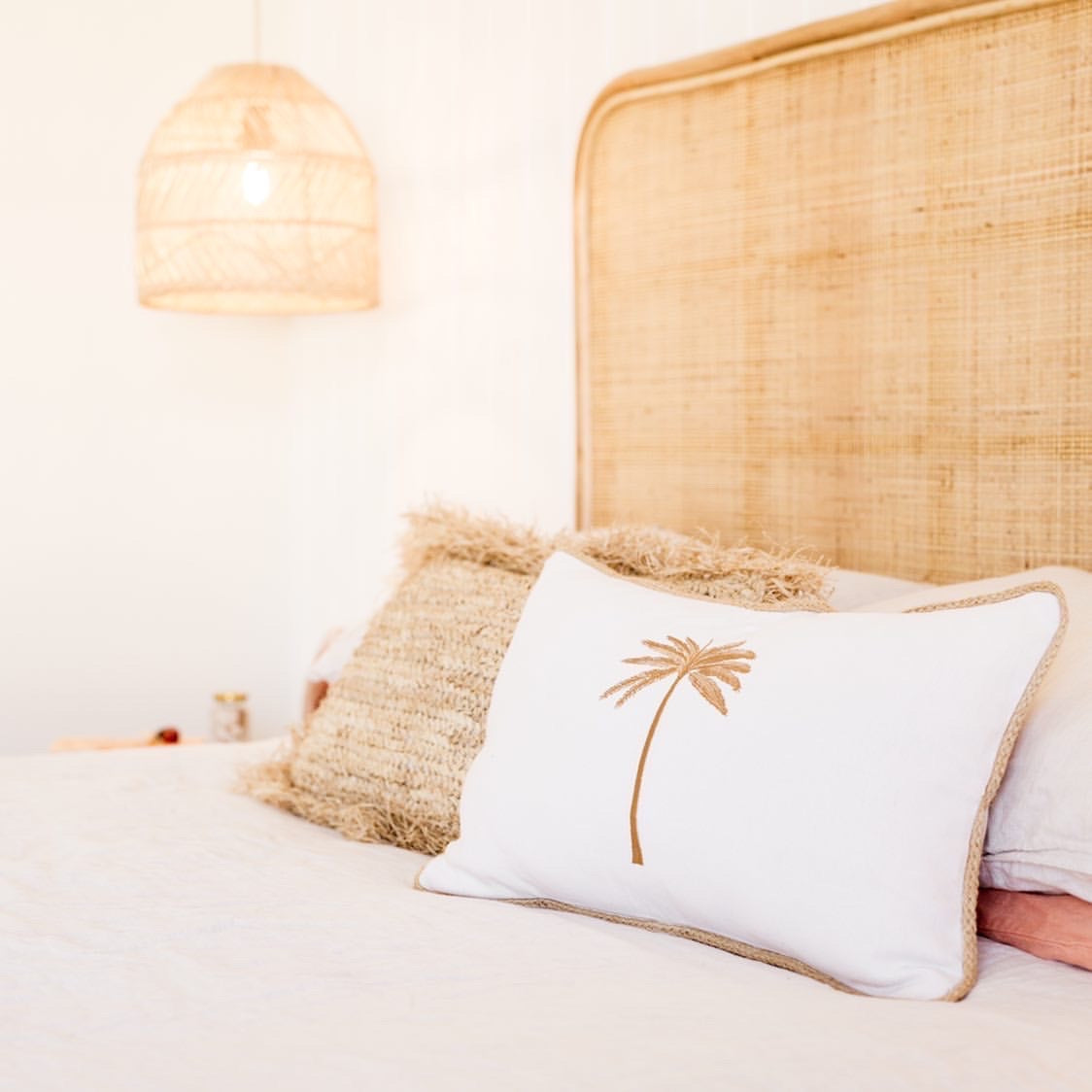 Single Palm Cushion with Border