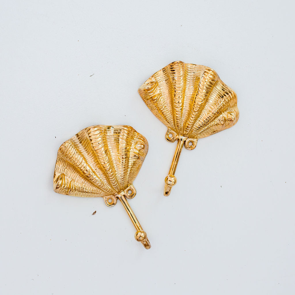 Clam Shell Hook