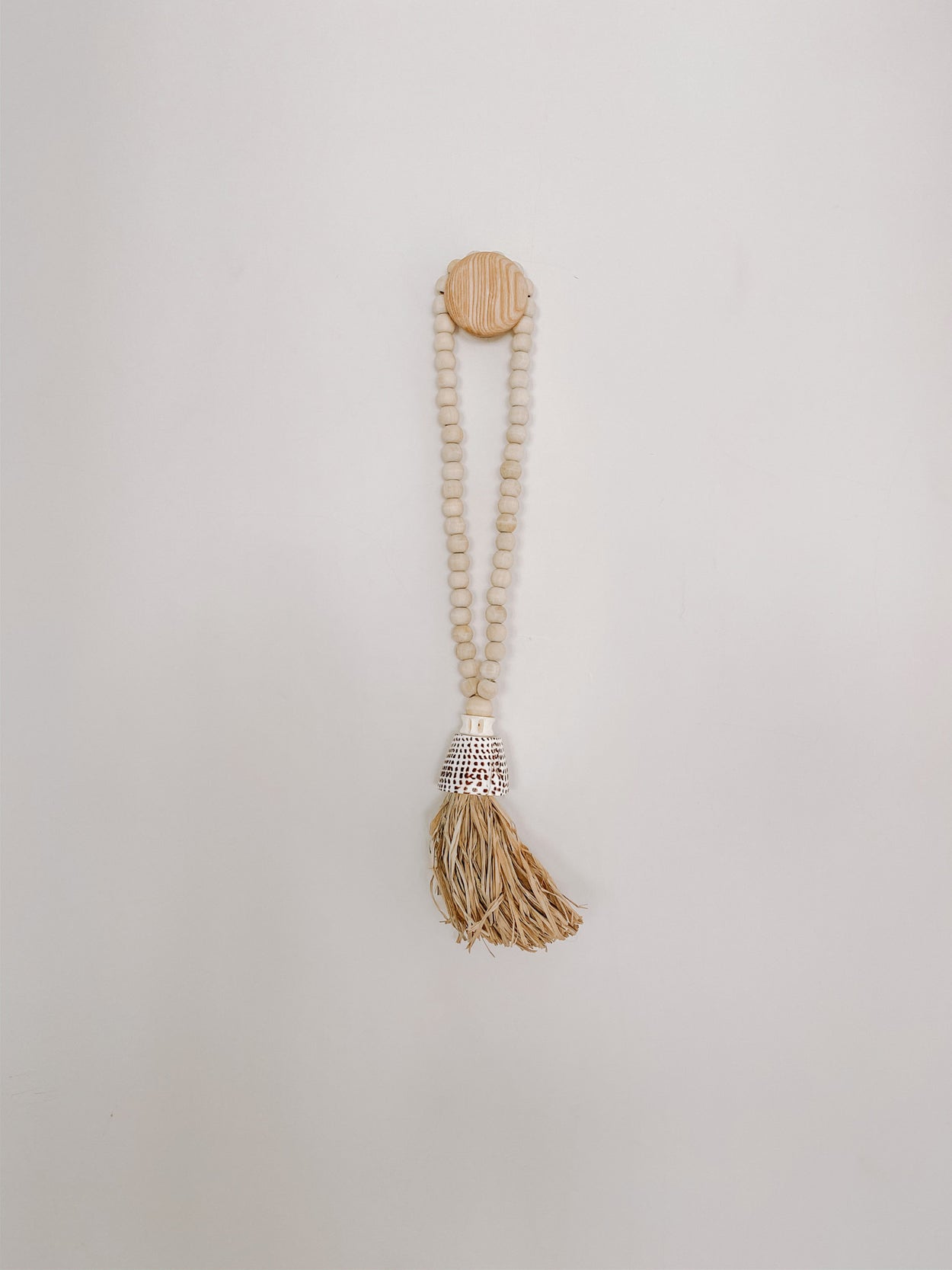 Raffia Kauri Shell Tassel